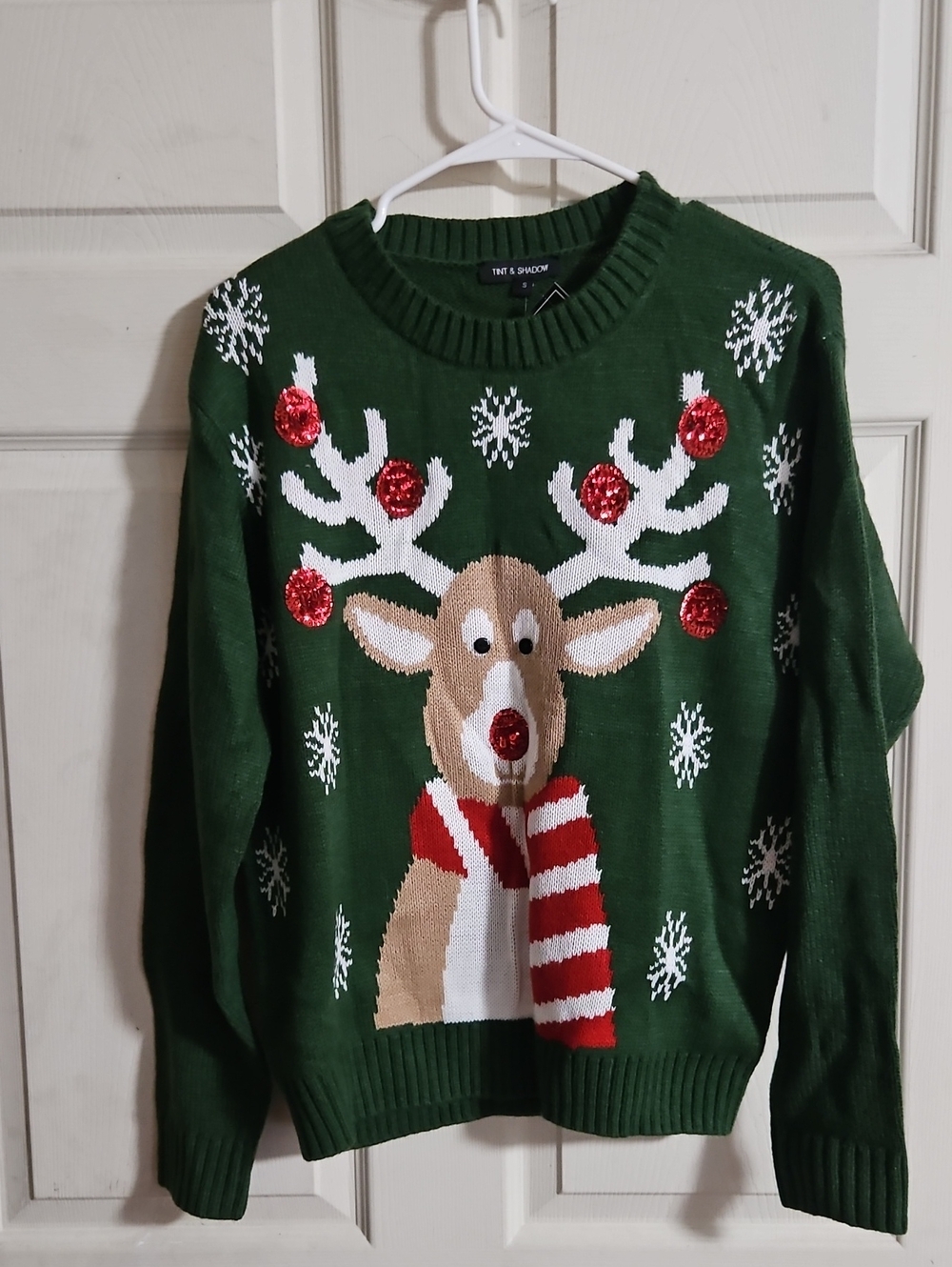 TINT & SHADOW LONG SLEEVE REINDEER SWEATER: GREEN: NEW WITH TAGS: SIZE S